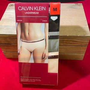 NIP Calvin Klein underwear 3 pack hipsters